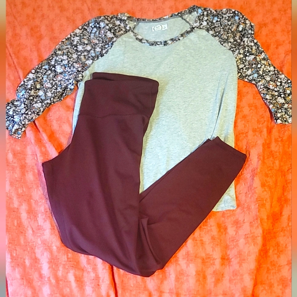Buy the outfit! EUC Maurices 24/7 top and Old Navy leggings size XL